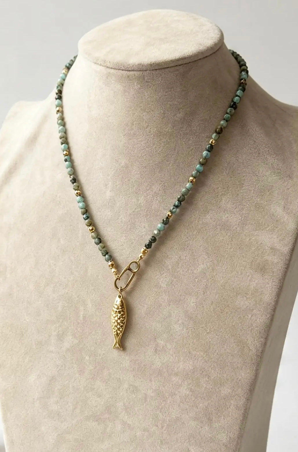 Collier Marina pendentif poisson acier inoxydable par Atelier Aixois