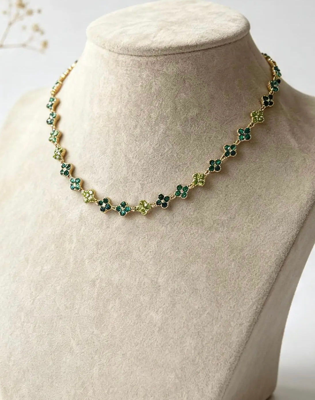 Collier trèfle en acier inoxydable de couleur vert par Atelier Aixois