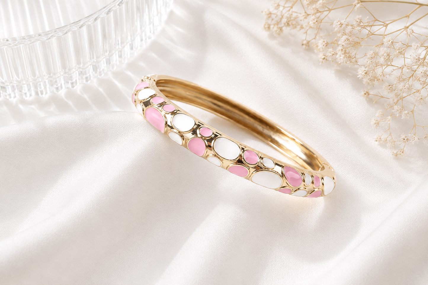 Jonc Lotus Thaïlandais Émaillé en acier inoxydable de couleur rose et blanc par Atelier Aixois
