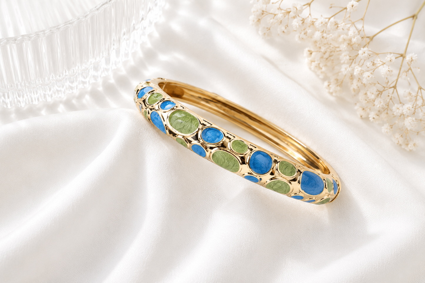 Jonc Lotus Thaïlandais Émaillé en acier inoxydable de couleur bleu et vert par Atelier Aixois